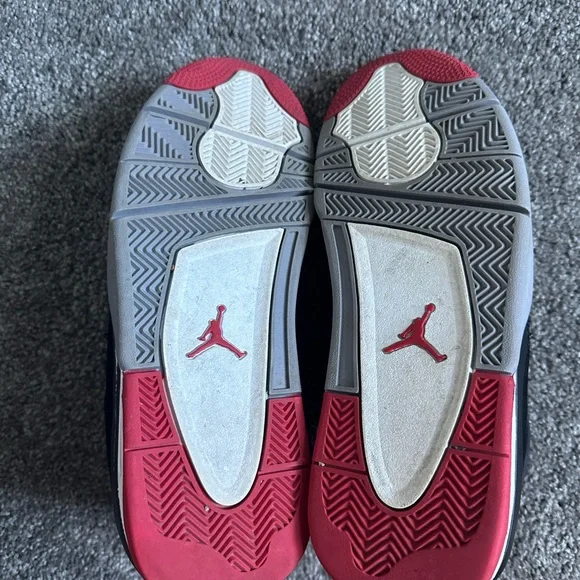 2012 Jordan Bred 4’s worn 4-5 times. Only flaw is paint chipping on mid sole. - Picture 4 of 6